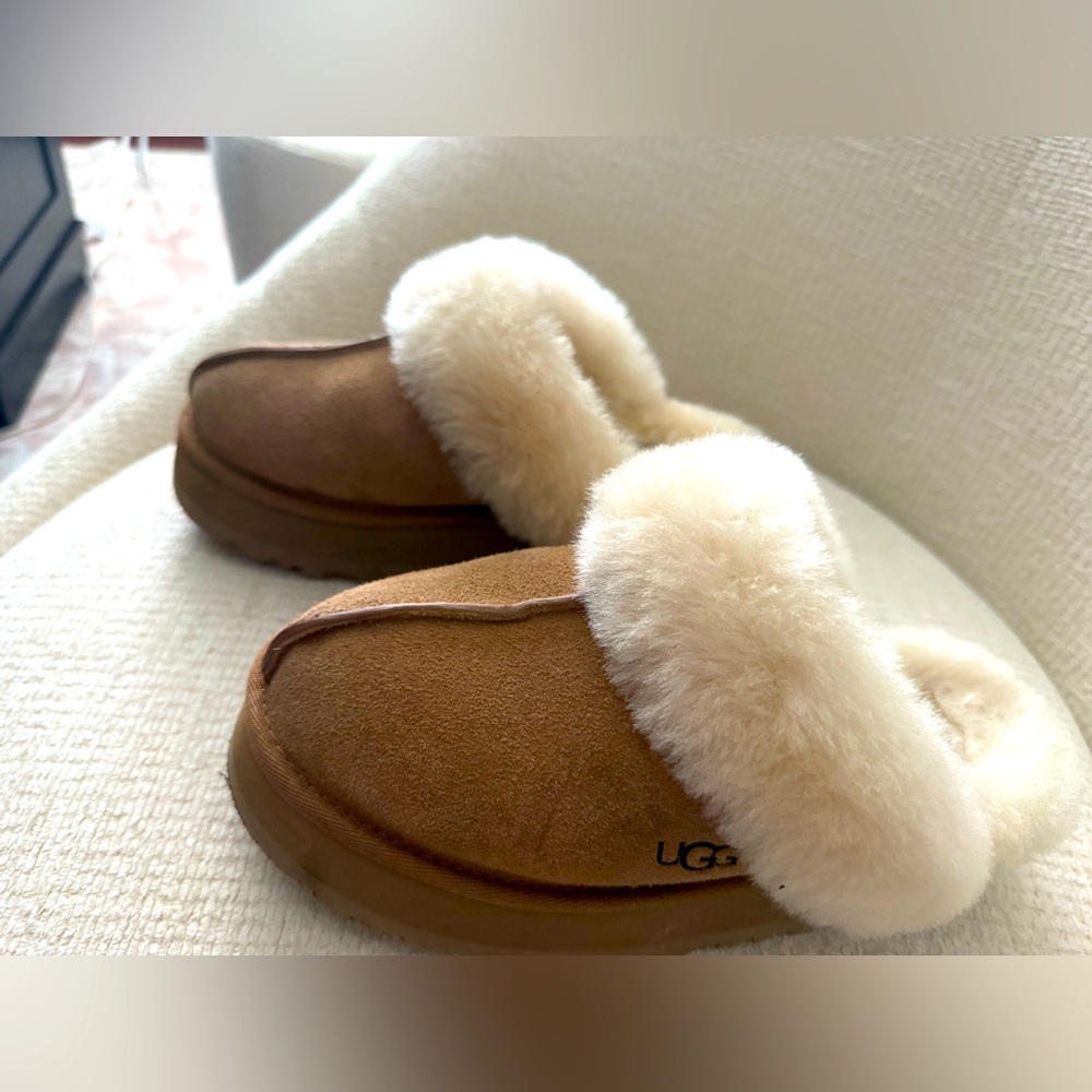 Like new girls UGG
